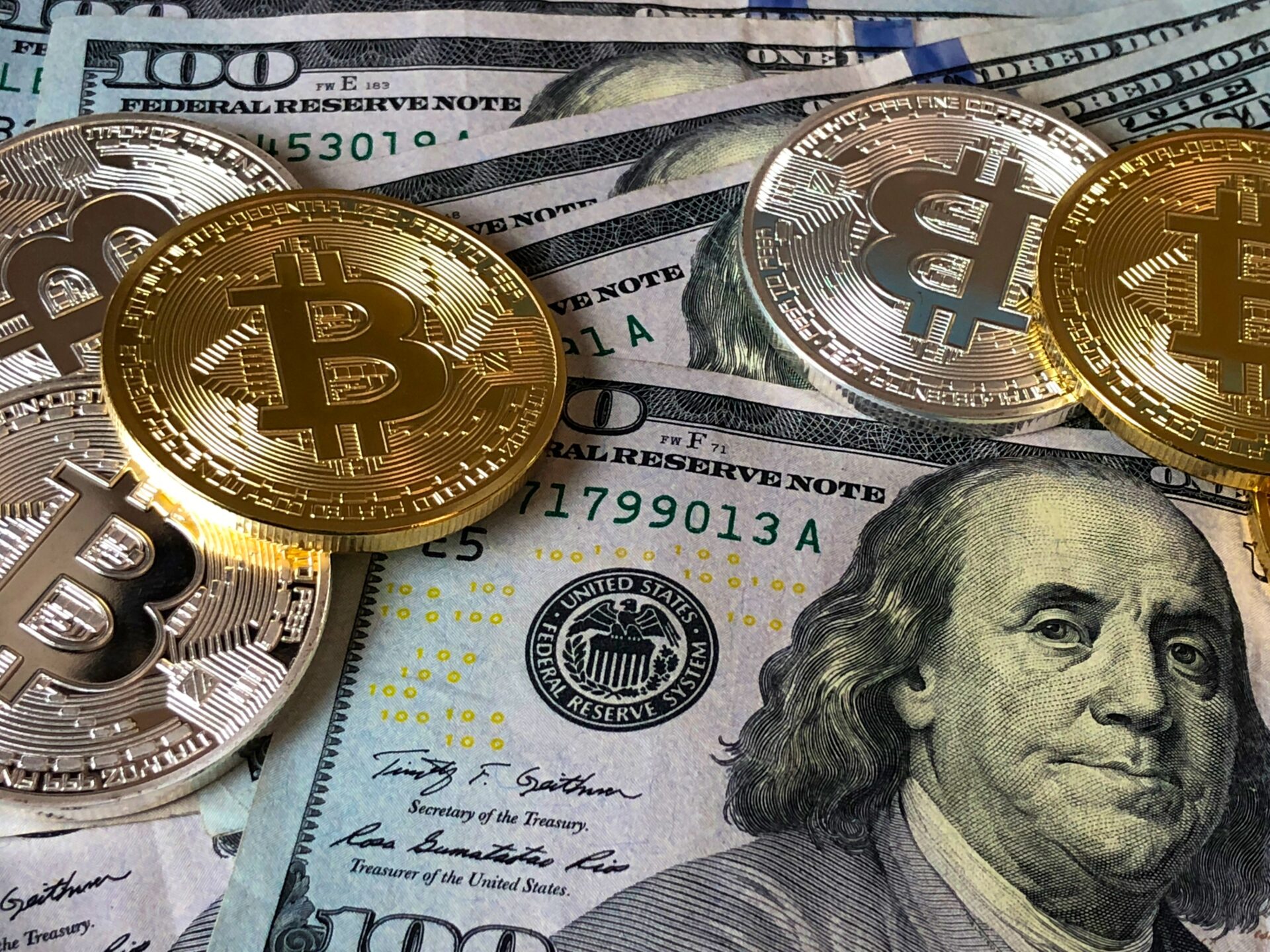 Bitcoin klesl na 18měsíční minimum Bitcoin klesl na 18měsíční minimum